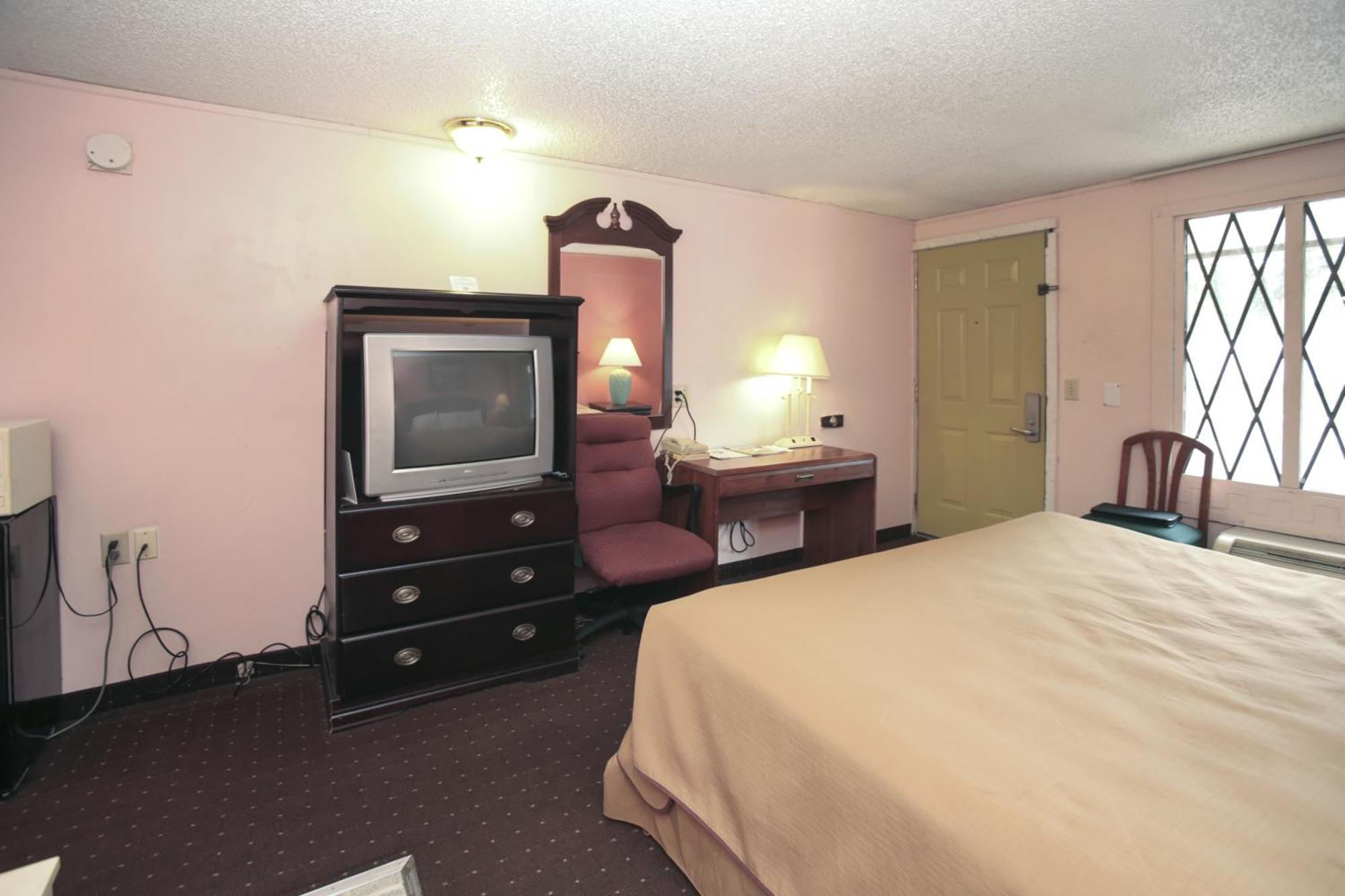 Knights Inn - Battle Creek Room photo