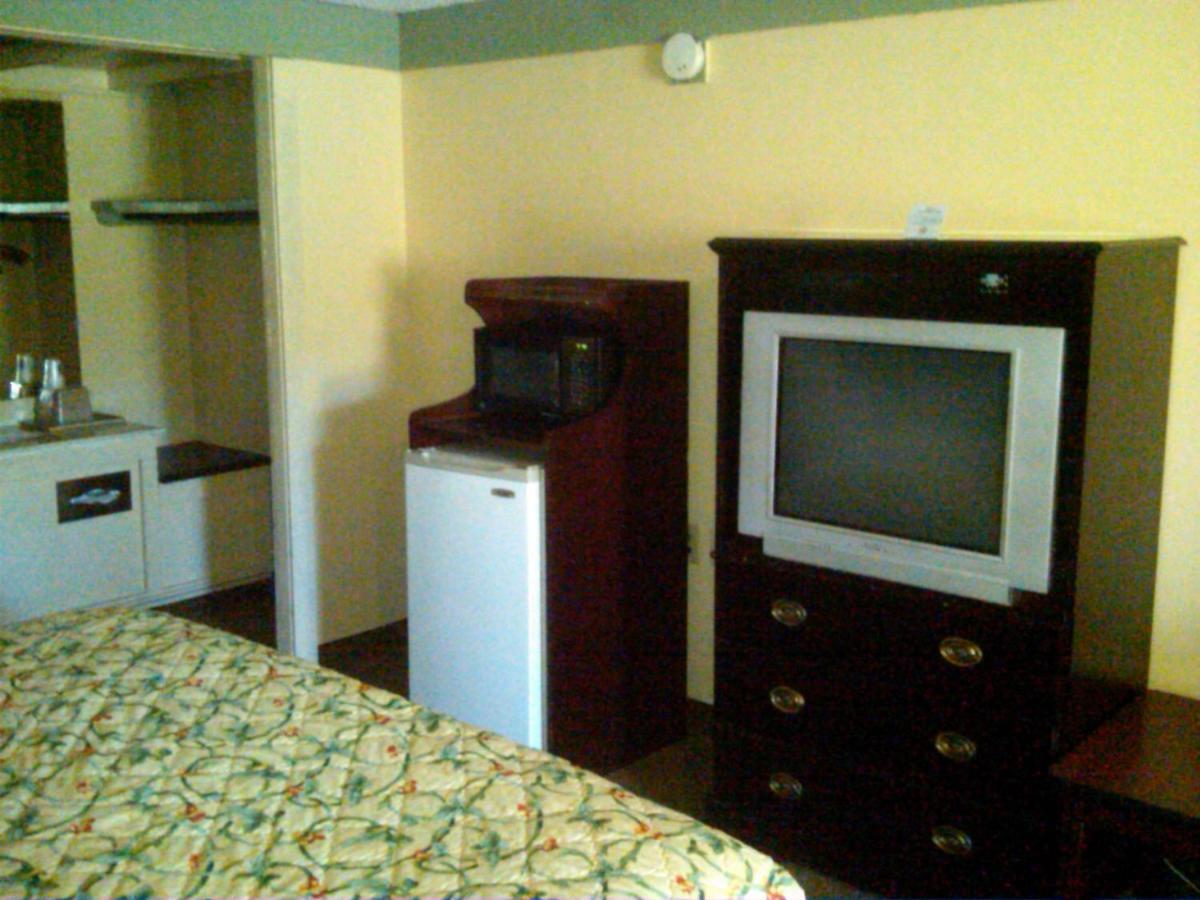 Knights Inn - Battle Creek Room photo
